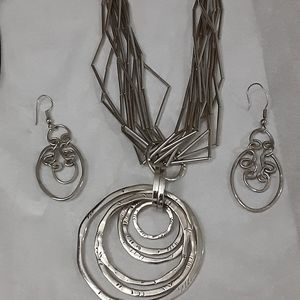 Silver strand necklace